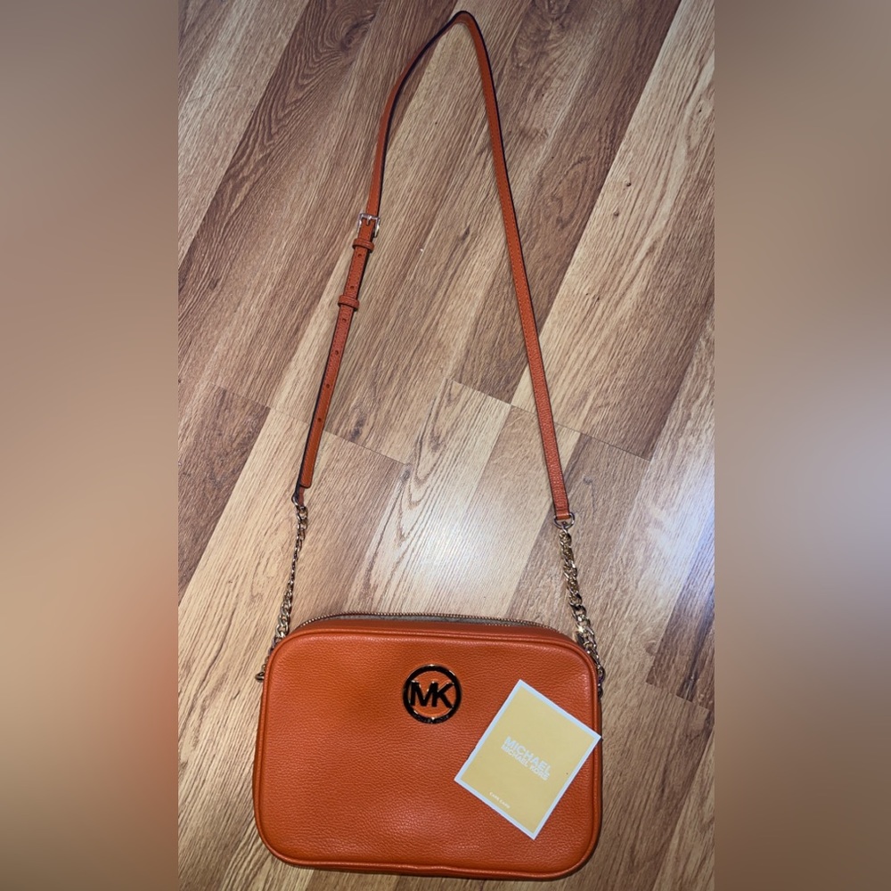 Orange leather Michael Kors crossbody bag🧡